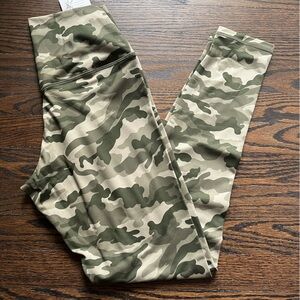 Women’s Colorfulkoala camo leggings NWT